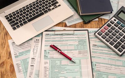 Comparing 1099 and W-2 Tax Forms